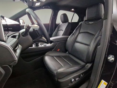 Used 2024 Cadillac XT4 Premium Luxury image 11