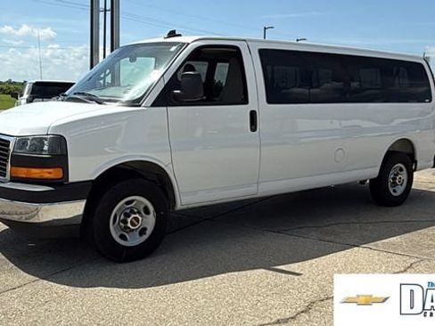 Used 2025 GMC Savana 3500 LT w/ LT Preferred Equipment Group RWD image 3