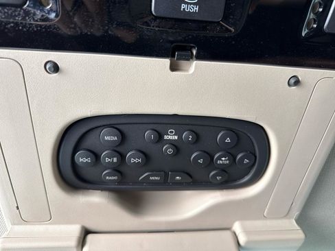 Used 2018 Cadillac Escalade Premium Luxury AWD/4WD image 37
