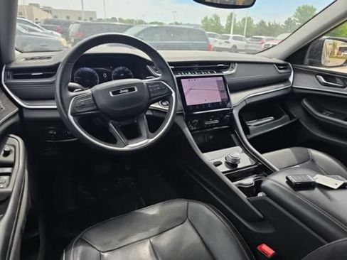 Used 2023 Jeep Grand Cherokee L Limited w/ Black Appearance Package AWD/4WD image 12