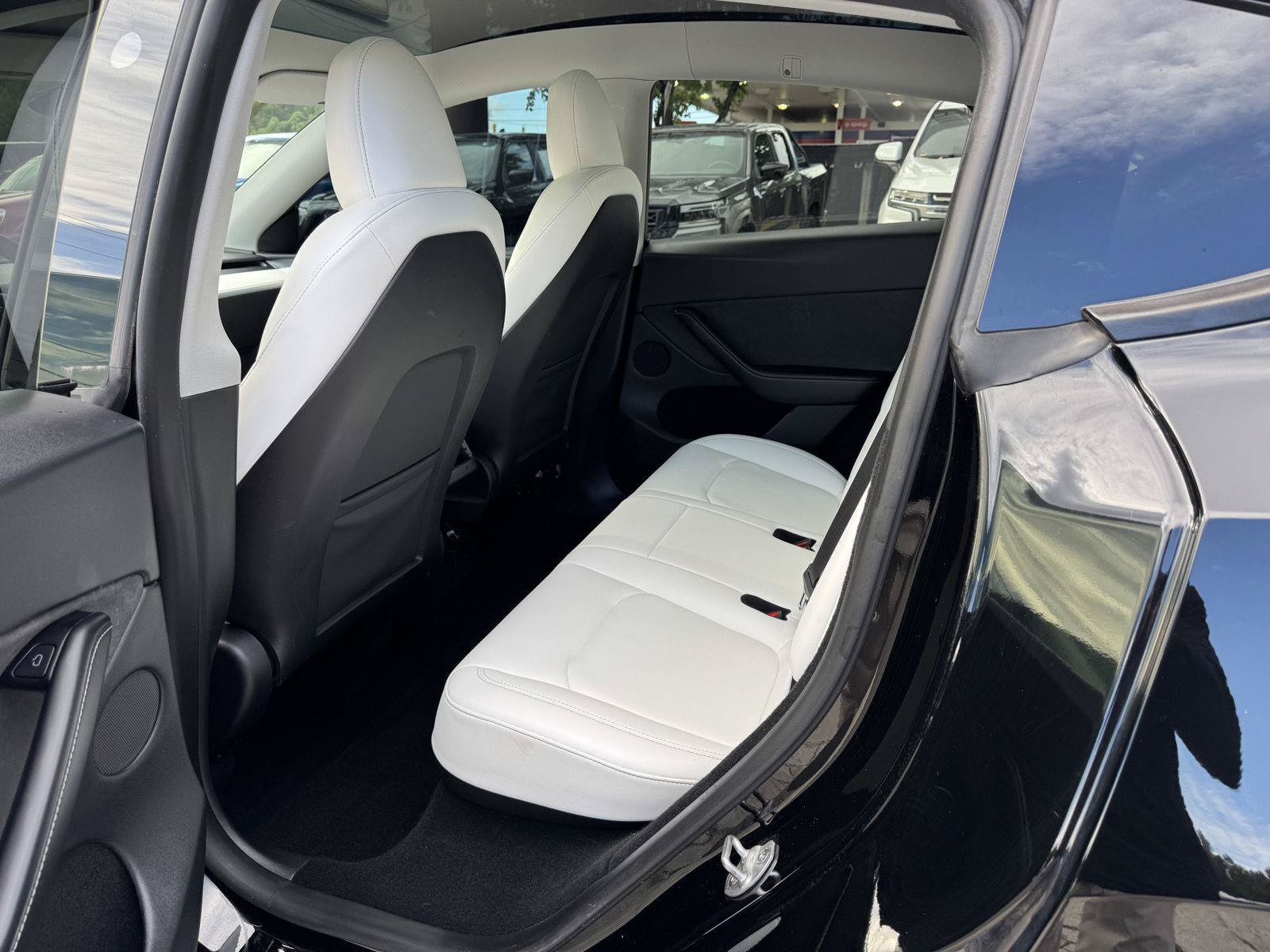 Used 2023 Tesla Model Y Long Range AWD/4WD image 4