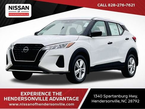 New 2025 Nissan Kicks Play S image 1