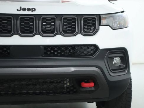 Used 2025 Jeep Compass Trailhawk AWD/4WD image 8