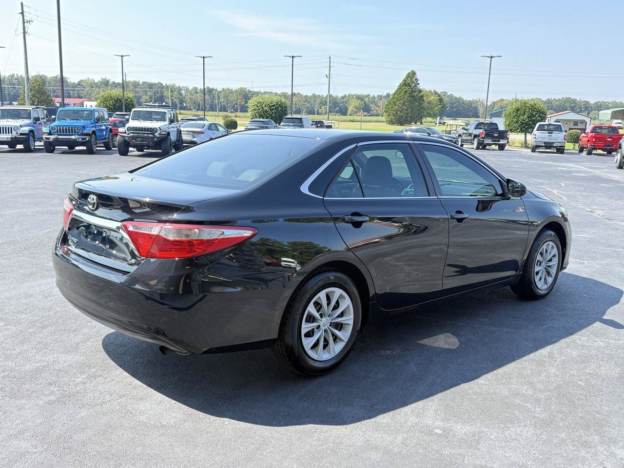 Used 2017 Toyota Camry LE FWD image 5