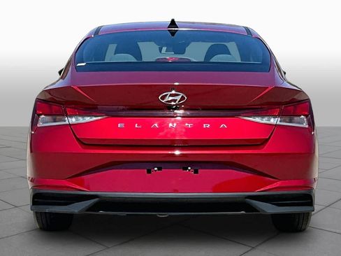 Used 2023 Hyundai Elantra SEL w/ Winter Weather Package FWD image 5