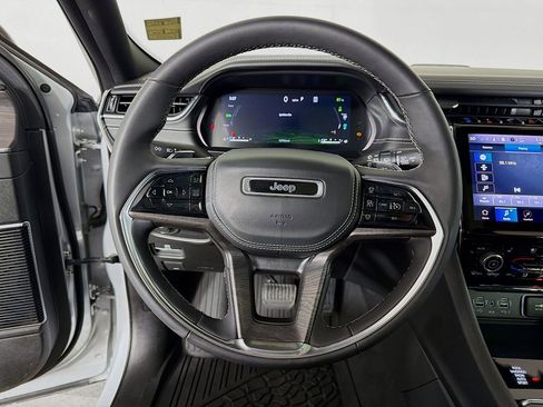 Used 2023 Jeep Grand Cherokee Overland w/ Luxury Tech Group IV AWD/4WD image 13