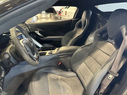 Used 2015 Chevrolet Corvette Z06 w/ 3LZ Preferred Equipment Group RWD image 6