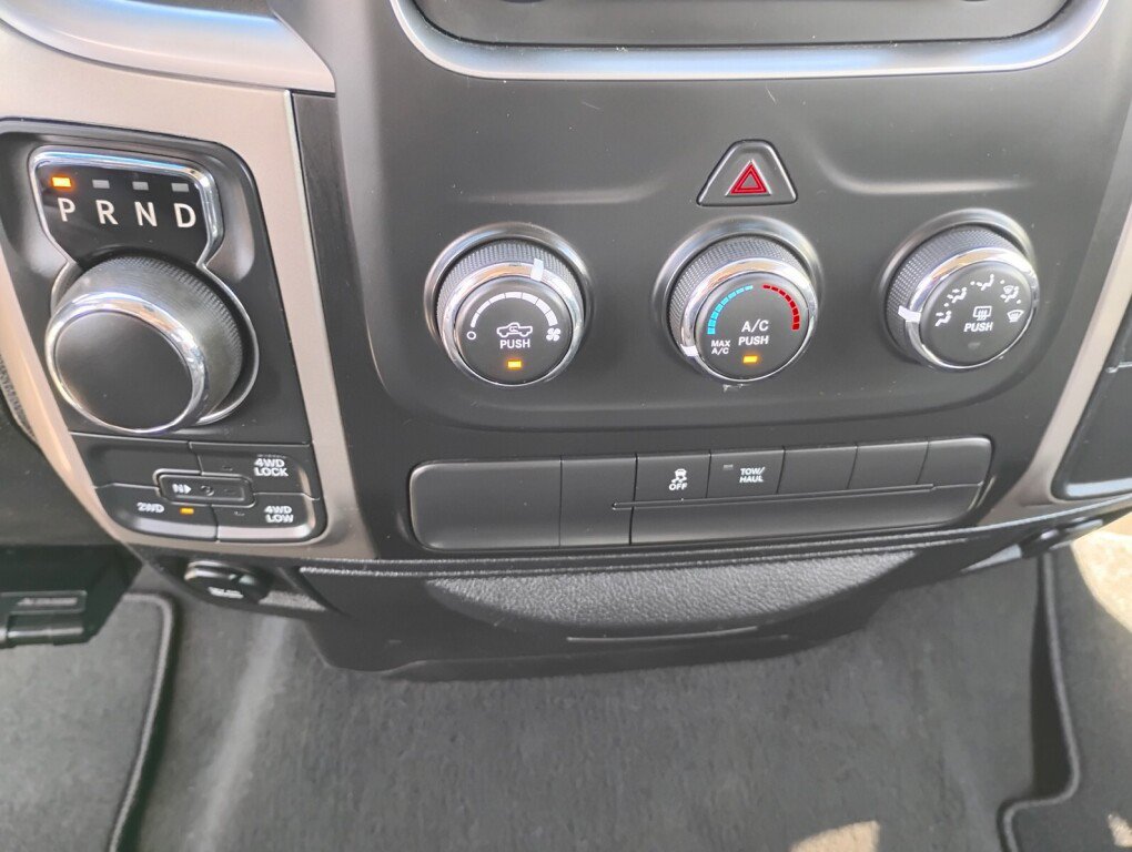 Used 2017 RAM 1500 Classic SLT AWD/4WD image 18