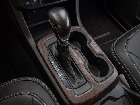 Used 2022 GMC Canyon Denali AWD/4WD image 19