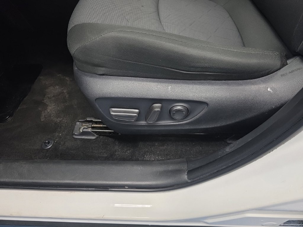 Used 2024 Toyota RAV4 XLE FWD image 16
