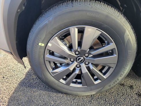 New 2025 Nissan Pathfinder S image 11