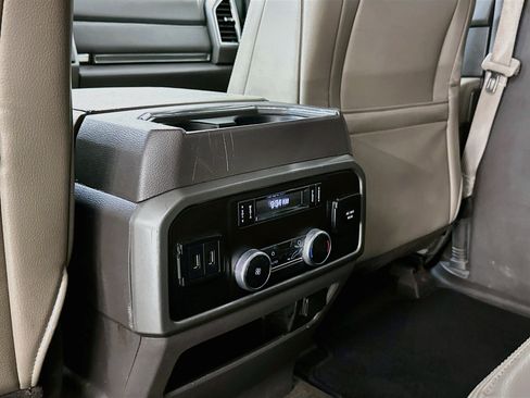 Used 2020 Ford Expedition XLT w/ Equipment Group 202A AWD/4WD image 29
