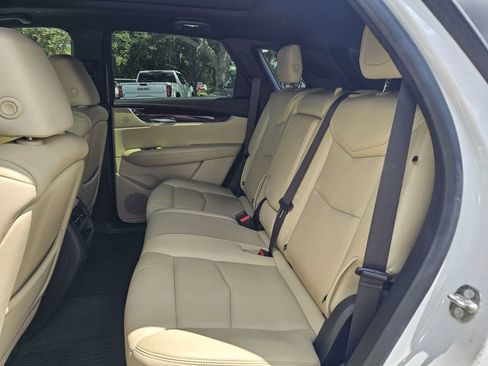 Used 2019 Cadillac XT5 Premium Luxury FWD image 17