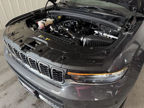 Used 2025 Jeep Grand Cherokee L Laredo w/ Luxury Tech Group I AWD/4WD image 18