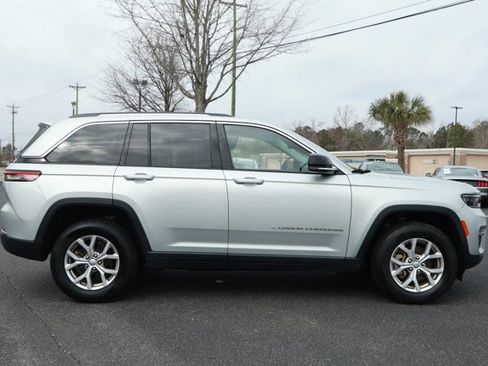 Used 2022 Jeep Grand Cherokee Limited image 3