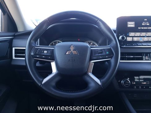 Used 2024 Mitsubishi Outlander SE Black Edition image 12