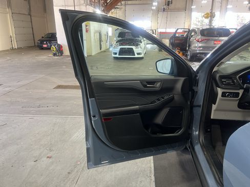 Used 2024 Ford Escape Active AWD/4WD image 18