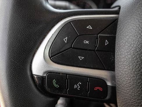 Used 2019 Jeep Renegade Latitude AWD/4WD image 15