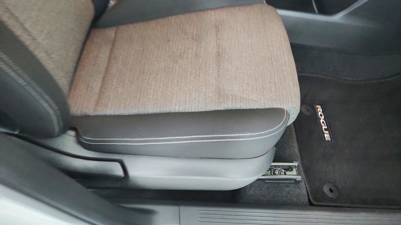 Certified 2023 Nissan Rogue SV FWD image 27
