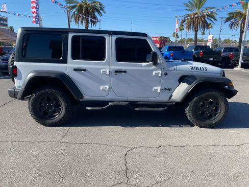 Used 2023 Jeep Wrangler Unlimited AWD/4WD image 4