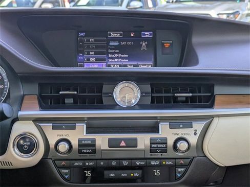 Used 2016 Lexus ES 300h image 17