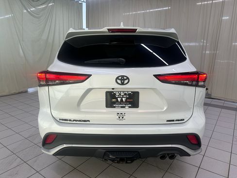 Used 2022 Toyota Highlander XSE AWD/4WD image 6