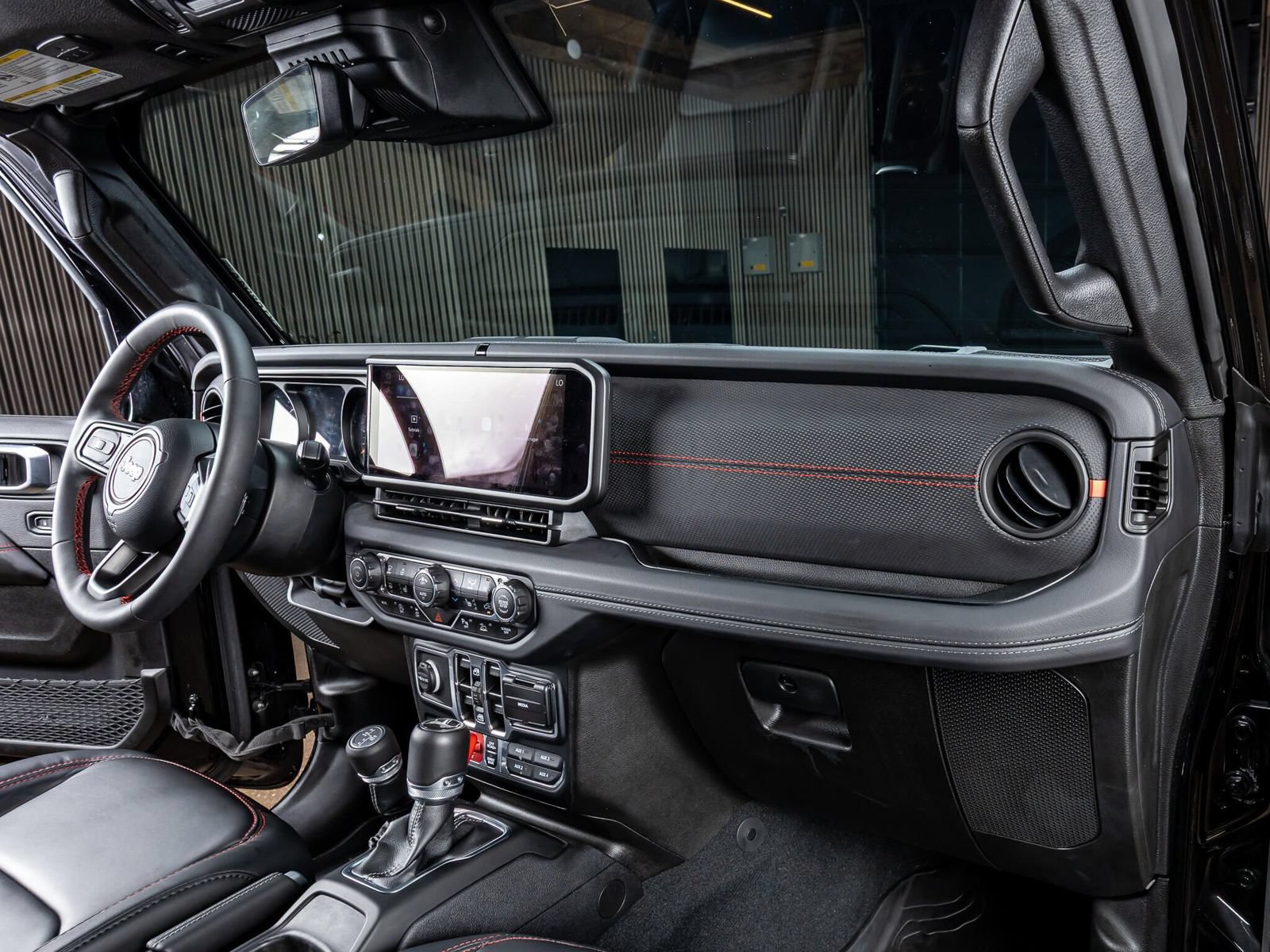 Used 2024 Jeep Wrangler Unlimited Rubicon AWD/4WD image 14