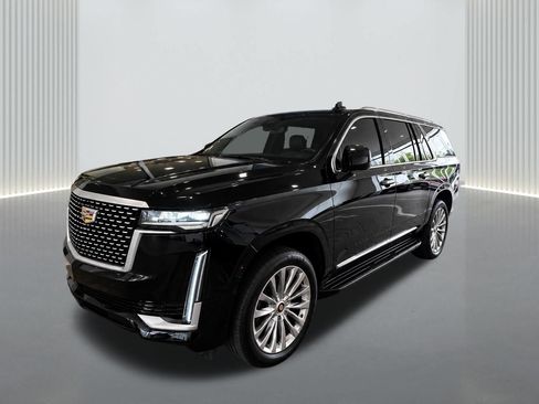 Used 2022 Cadillac Escalade ESV Luxury RWD image 2