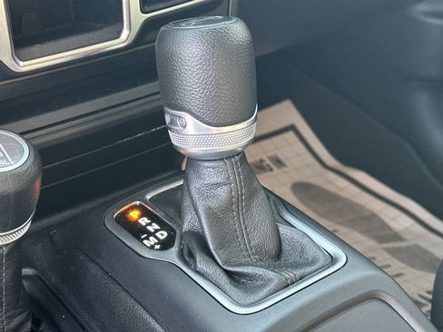 Used 2020 Jeep Wrangler Sport AWD/4WD image 28