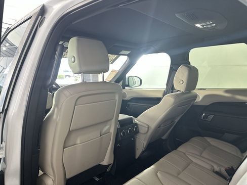 Used 2019 Land Rover Discovery SE image 28
