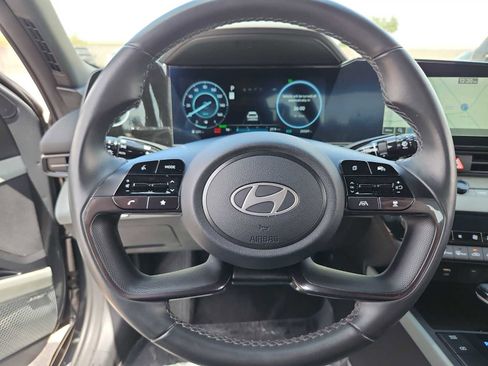 Certified 2025 Hyundai Elantra Limited FWD image 22