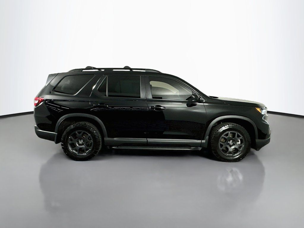 Used 2023 Honda Pilot TrailSport image 9