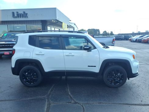 Used 2023 Jeep Renegade Altitude w/ Sun/Sound Group AWD/4WD image 2