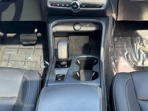 Certified 2025 Volvo XC40 B5 Core image 15
