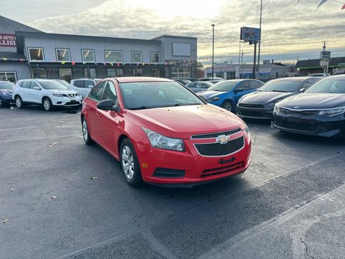 Used 2014 Chevrolet Cruze LS image 3
