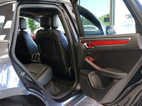 Used 2019 Porsche Macan AWD/4WD image 50