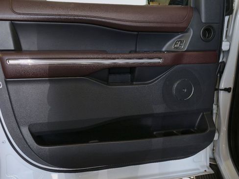 Used 2023 Ford Expedition Limited RWD image 12