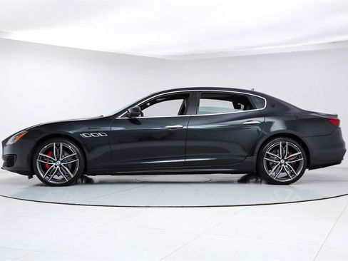Used 2022 Maserati Quattroporte Modena image 2