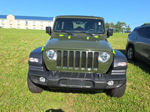 Used 2023 Jeep Wrangler Unlimited Sport w/ Sun And Sound Package AWD/4WD image 2