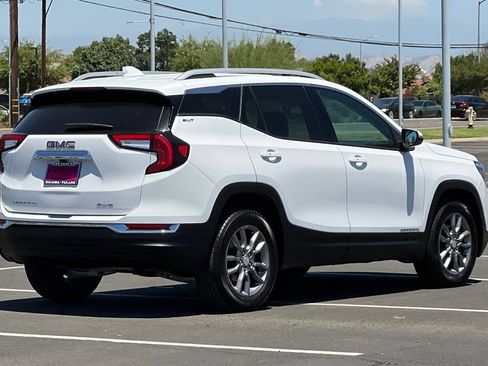 Used 2024 GMC Terrain SLT AWD/4WD image 4