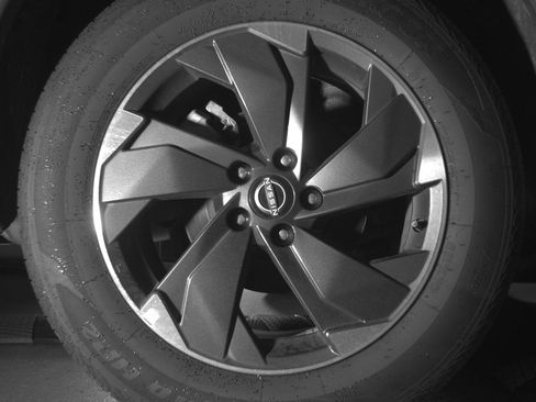 Used 2025 Nissan Rogue SV image 15