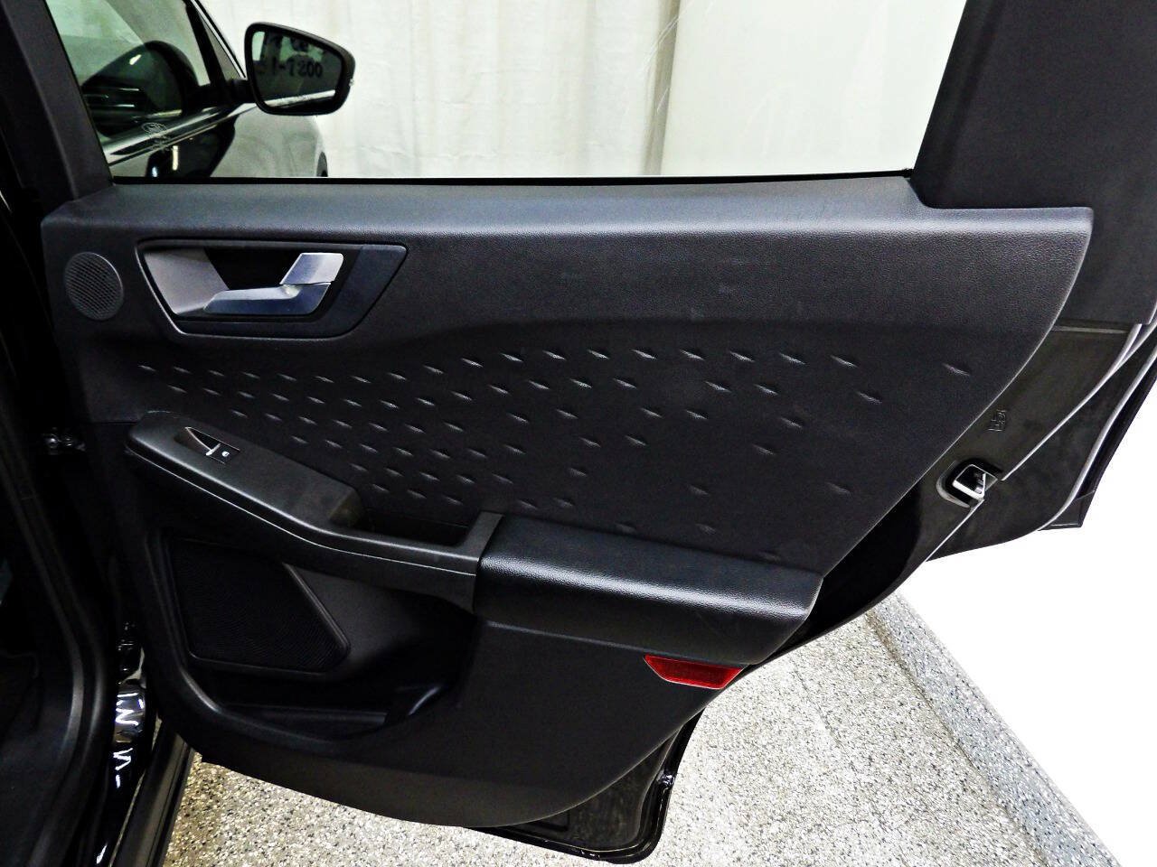 Used 2020 Ford Escape Titanium AWD/4WD image 12