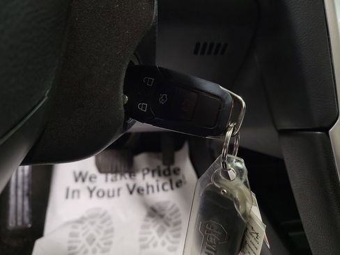 Used 2016 Ford Fusion SE image 16