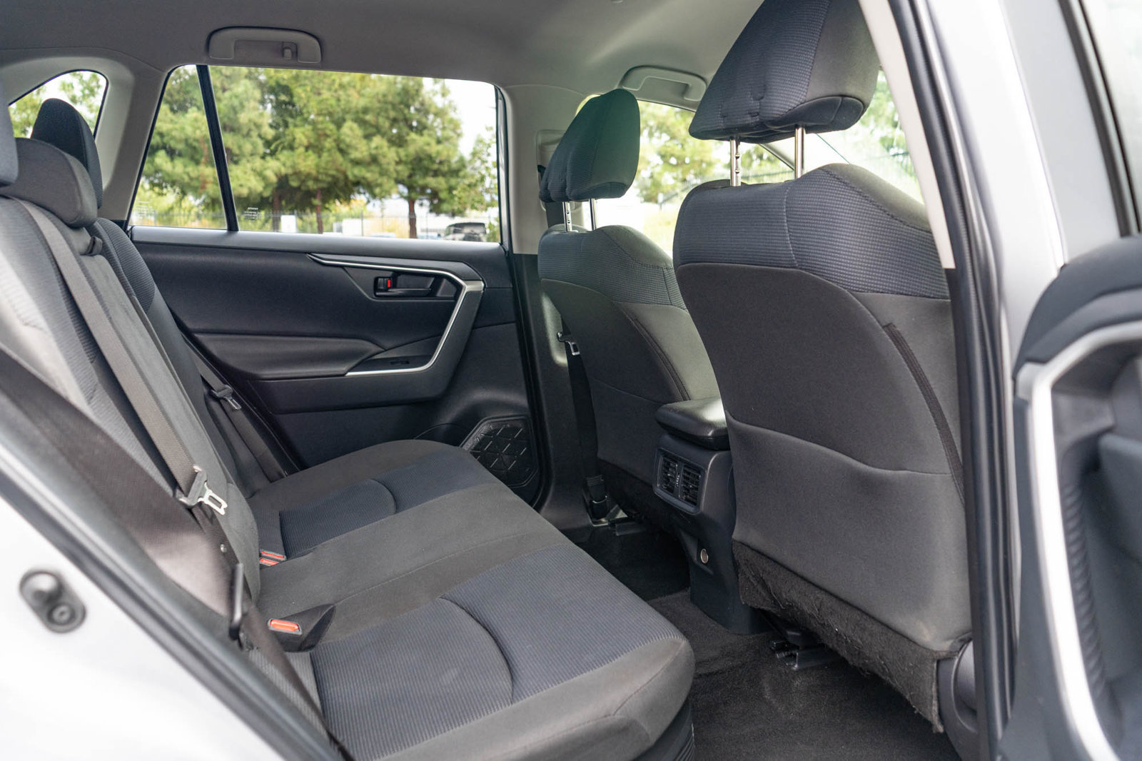 Certified 2019 Toyota RAV4 LE w/ Carpet Mat Package AWD/4WD image 20