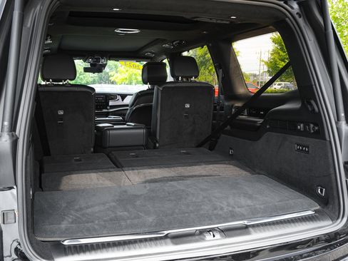 Used 2024 Jeep Grand Wagoneer Series III w/ Quick Order Packagew 28T AWD/4WD image 36