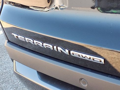 Used 2025 GMC Terrain Elevation w/ Technology Package II image 32