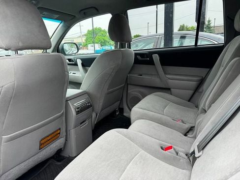 Used 2013 Toyota Highlander Plus AWD/4WD image 4
