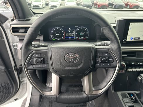 Certified 2025 Toyota 4Runner Hybrid TRD Off Road image 18