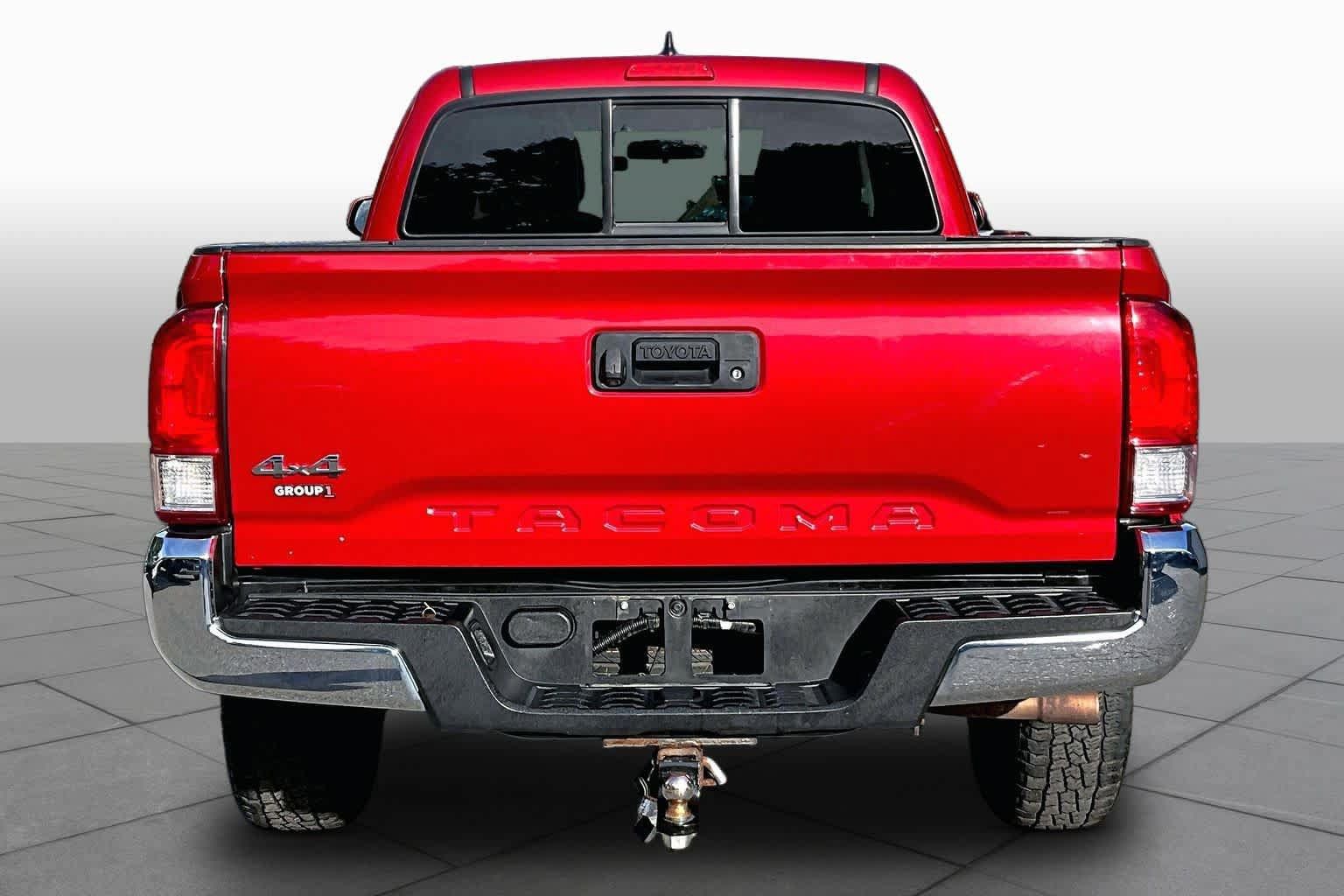 Certified 2016 Toyota Tacoma SR5 AWD/4WD image 5