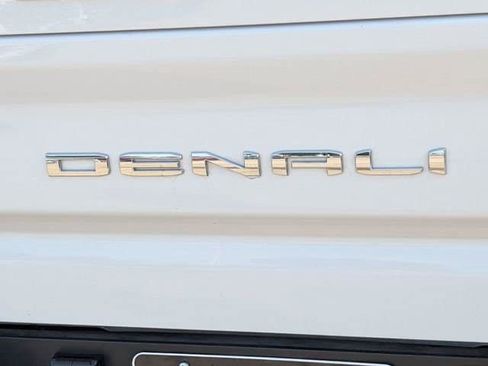 Used 2025 GMC Sierra 2500 Denali Ultimate AWD/4WD image 7
